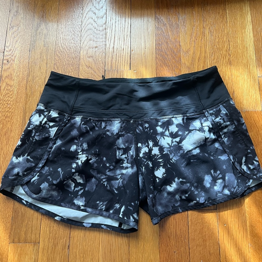 Lululemon Run Times Short (4”). Size 6 black multicolor